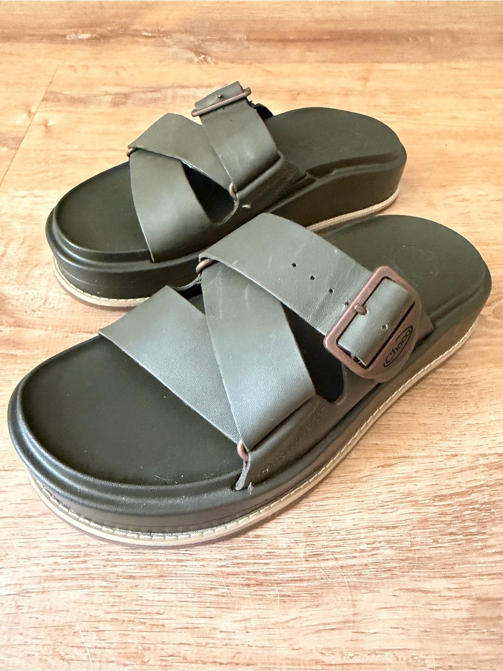 Chaco Women's Townes Leather Green Slide Sandals Sz 7, like new